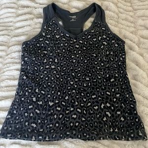 Grey leopard racerback workout tank top M 8-10 shelf bra v-neck Danskin Now 🐆